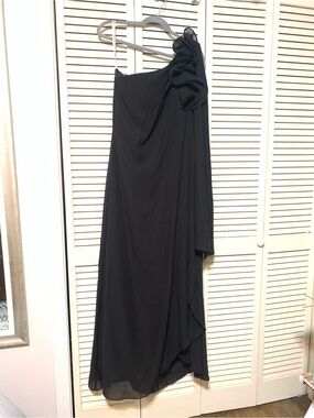 NWT Size 16 Elegant One-Shoulder Black Evening Gown